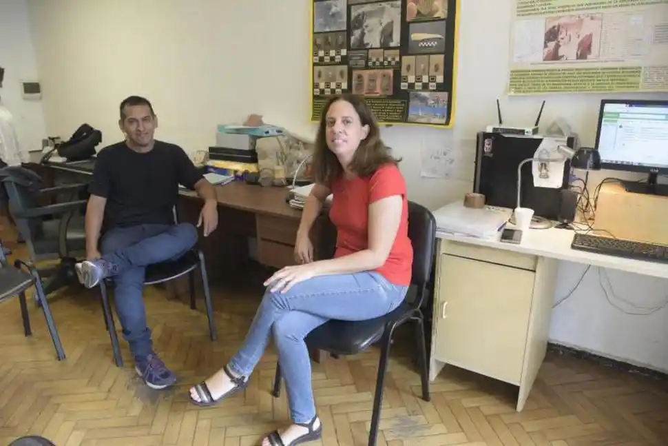 LOS INVESTIGADORES. Guillermo Arreguez y Nurit Oliszewski.