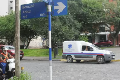 Dos motochorros le asestaron un puntazo para intentar robarle la moto