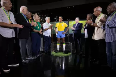 La Confederación Brasileña de Fútbol erigió una estatua en homenaje a Pelé