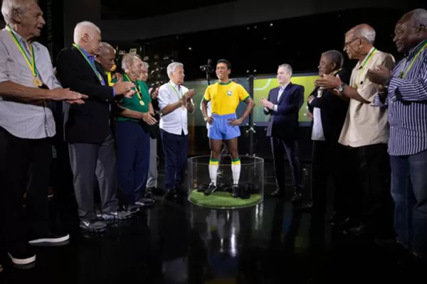 La Confederación Brasileña de Fútbol erigió una estatua en homenaje a Pelé