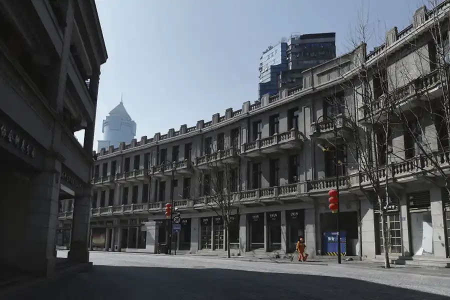 EN EL EPICENTRO DEL BROTE. En Wuhan la gente permanece en sus casas. 