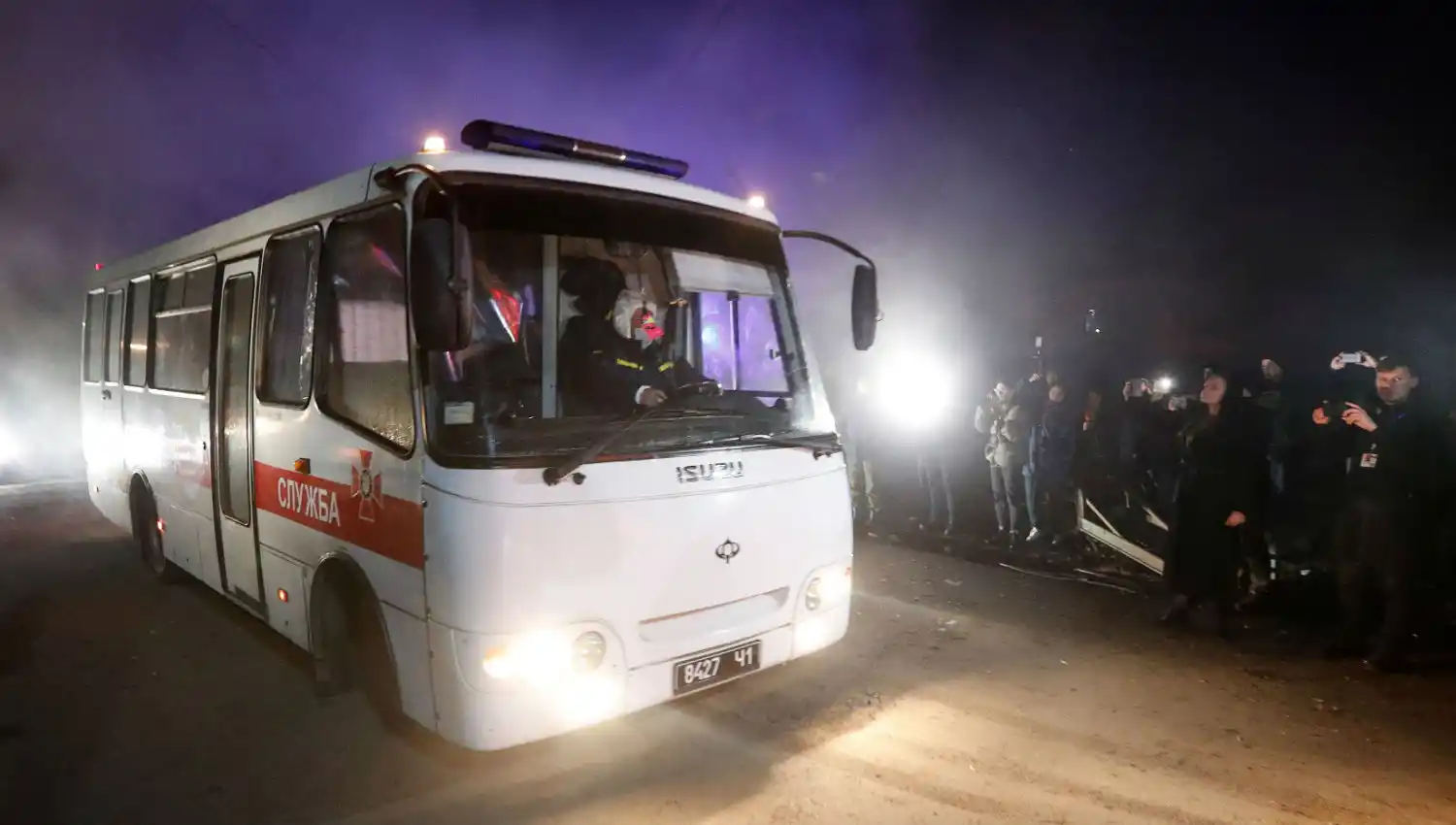 Coronavirus: violento ataque al micro que transportaba a los argentinos evacuados a Ucrania