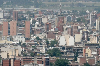 La capital crece mucho en metros cuadrados construidos, pero muy poco en población
