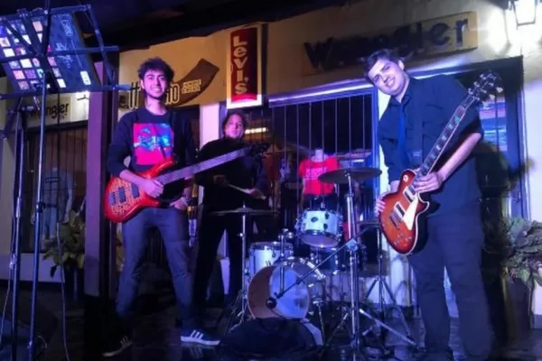 Rock: cuatro propuestas en la noche del Robert Nesta