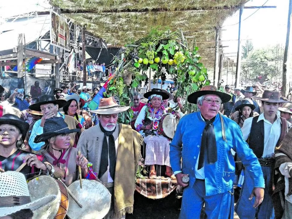 RITUALES. La celebración se realiza en los jueves de comadres y el desfile de gauchos y carrozas alegóricas. 