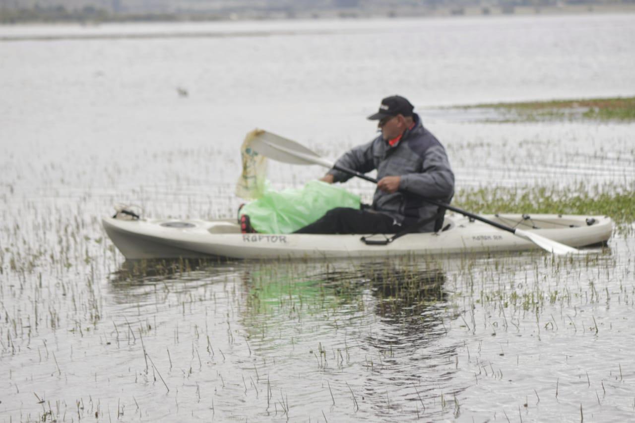 Limpiaron el lago La Angostura para homenajerar a la Pachamama y crear conciencia