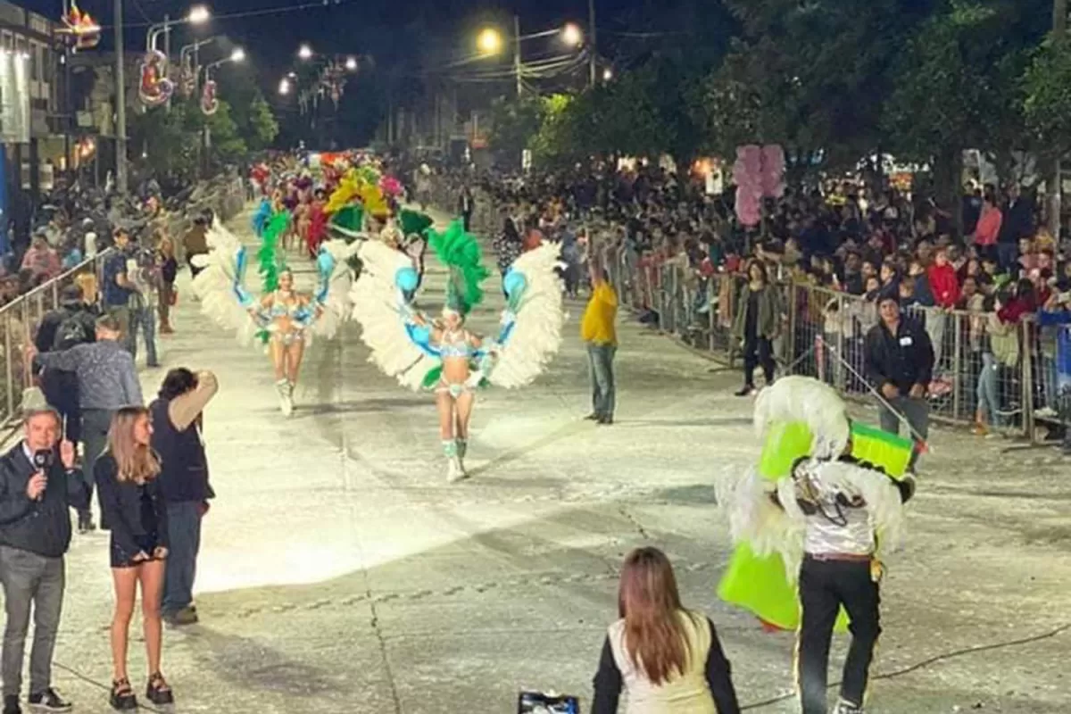 A pura comparsa cierra el carnaval en Famaillá