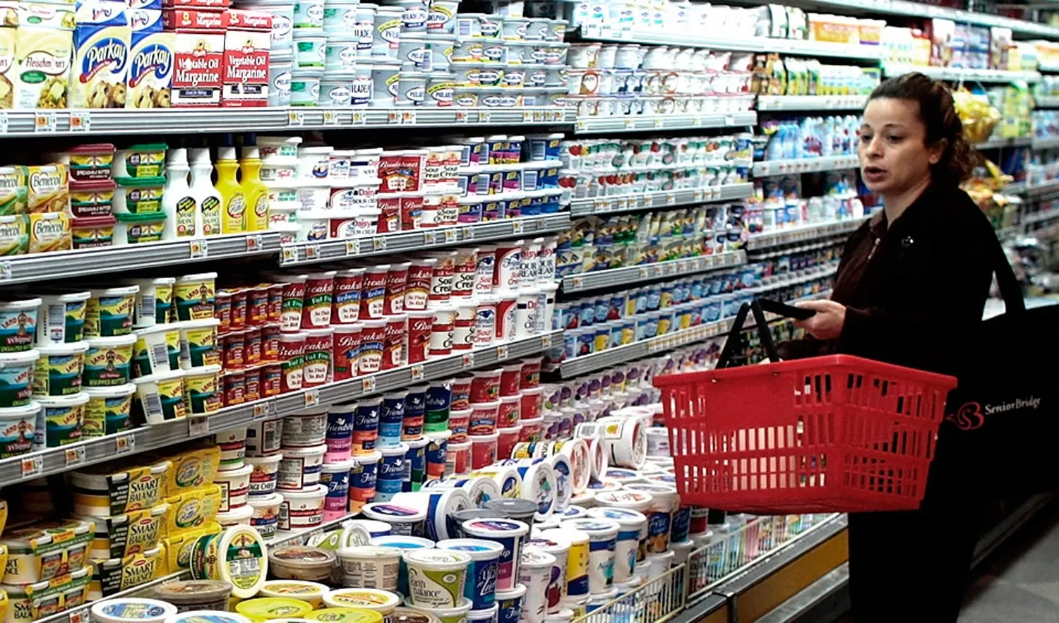 Contrapunto entre supermercados y distribuidores por la ley de góndolas