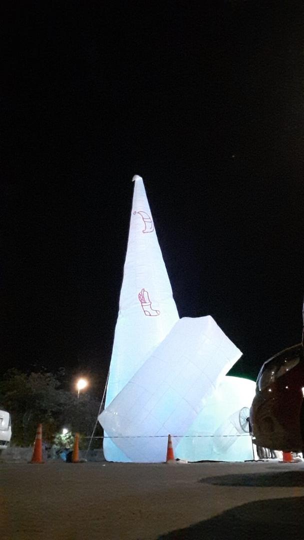 ÁRBOL DE NAVIDAD. Diseño de 15 metros de altura.