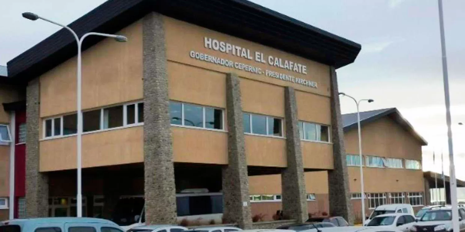 AISLAMIENTO. La mujer se encuentra internada en el hospital de El Calafate.