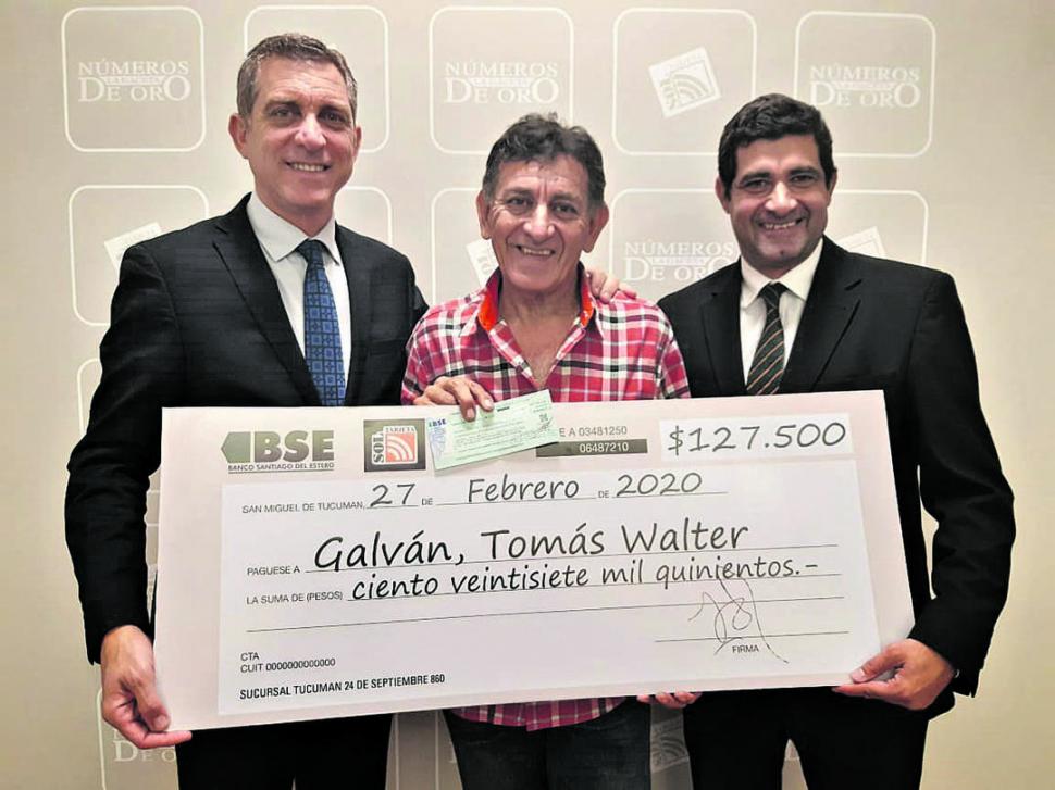 TARJETA SOL. Tomás Walter Galván duplicó su premio por ser socio. 