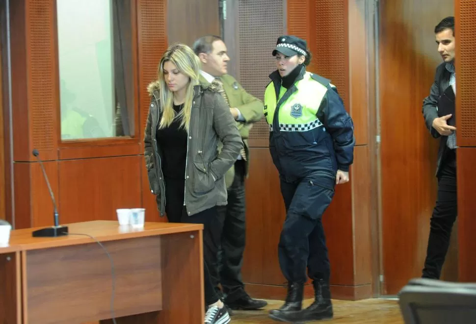 PROCESO. La joven Pasarín camina por la sala durante una audiencia judicial. la gaceta / foto de Antonio Ferroni