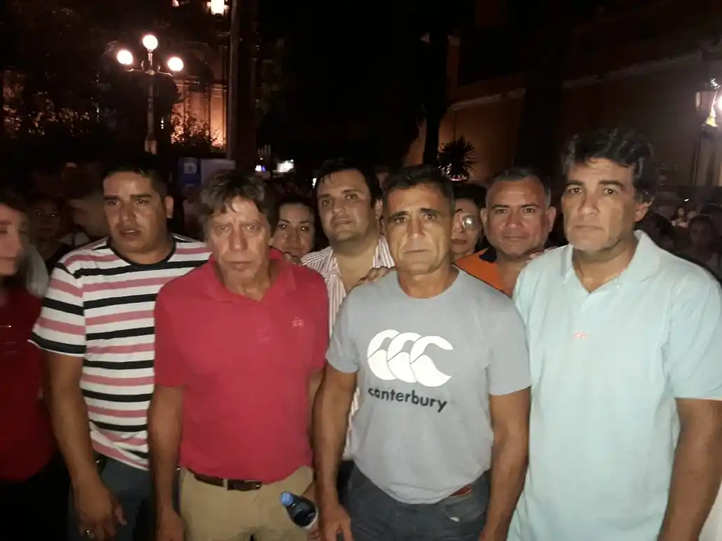 Cansados de la inseguridad, cientos de tucumanos marcharon en la plaza Independencia