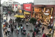 Intenso movimiento en el microcentro tucumano por las compras de inicio de clases