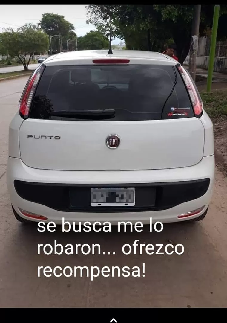 SE BUSCA. Yohana Abigail Juárez publicó en sus redes sociales las fotos del auto que le sustrajeron.  