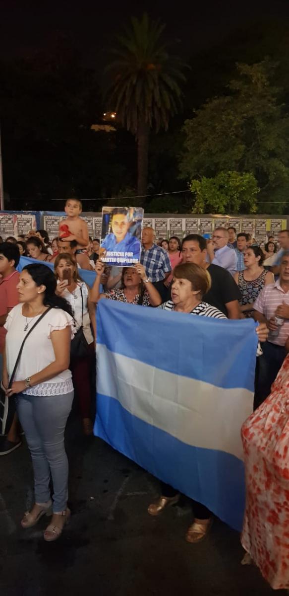 Cansados de la inseguridad, cientos de tucumanos marcharon en la plaza Independencia