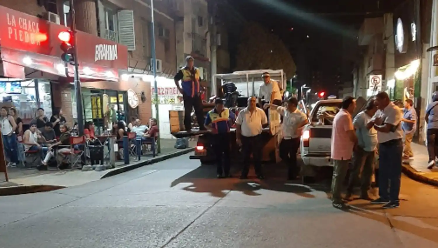 BARRIO SUR. La esquina de Chacabuco y Piedras fue uno de los puntos de control.