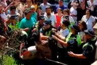 Según Vargas Aignasse, la Policía intentó evitar que las manifestantes se prendieran fuego