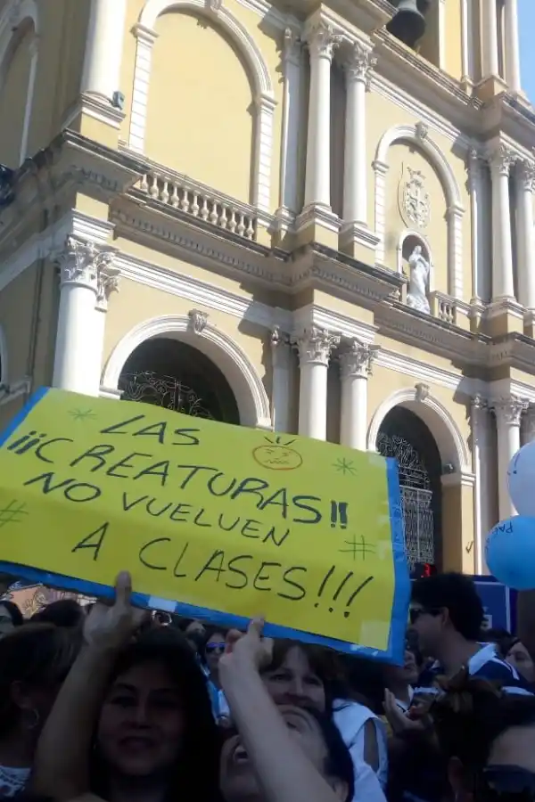 Miles de docentes marcharon en la plaza Independencia: es un día histórico, dijeron
