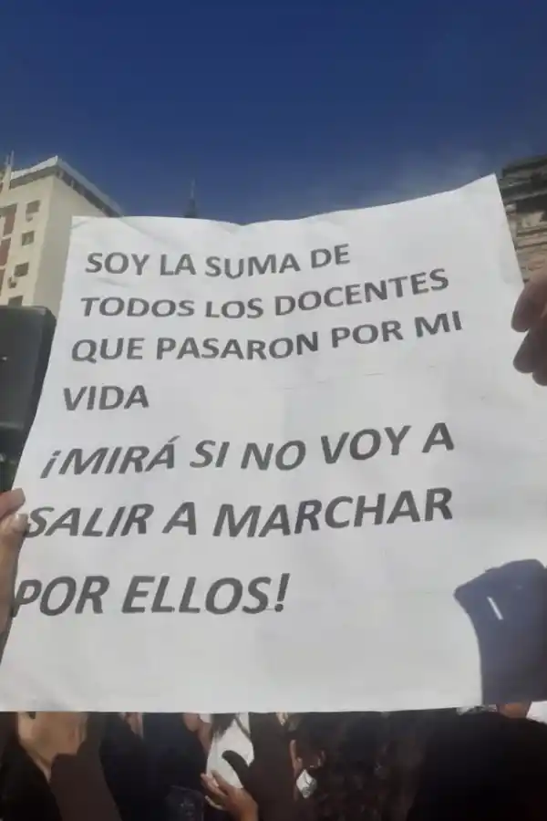 Miles de docentes marcharon en la plaza Independencia: es un día histórico, dijeron