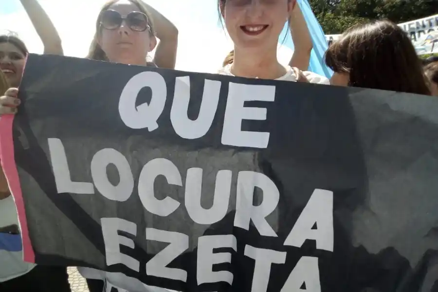 Miles de docentes marcharon en la plaza Independencia: es un día histórico, dijeron