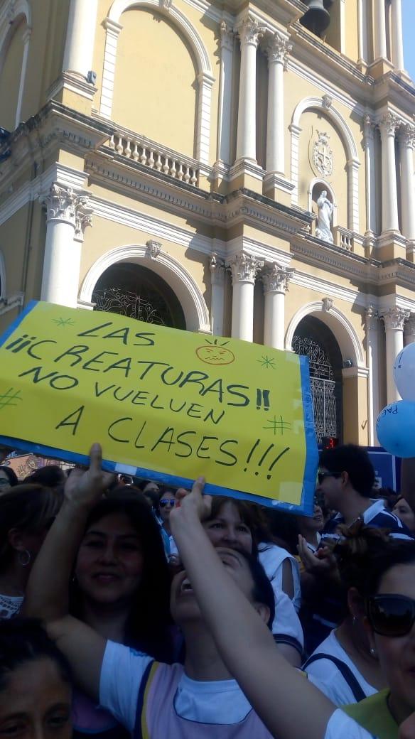 Miles de docentes marcharon en la plaza Independencia: es un día histórico, dijeron