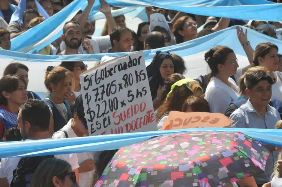 SUELDO. Los presentes afirmaron que no pueden llegar a fin de mes. comunicación pública