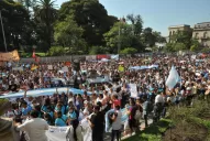 Los docentes exigen que el aumento de la “cláusula gatillo” se incorpore al básico