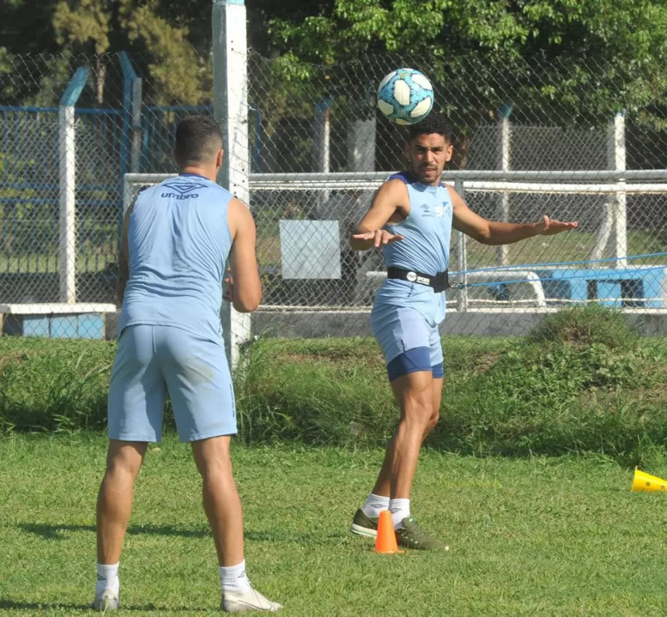 FIRME EN LAS ALTURAS. Marcelo Ortiz impone su físico y gana en las dos áreas. Al momento de defender es una pieza clave. En el ataque ya aportó dos goles importantes desde que llegó al “Decano”. la gaceta / foto de antonio ferroni