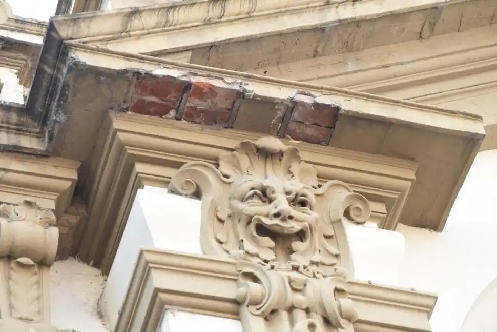 RIESGOS. Daños en las molduras.