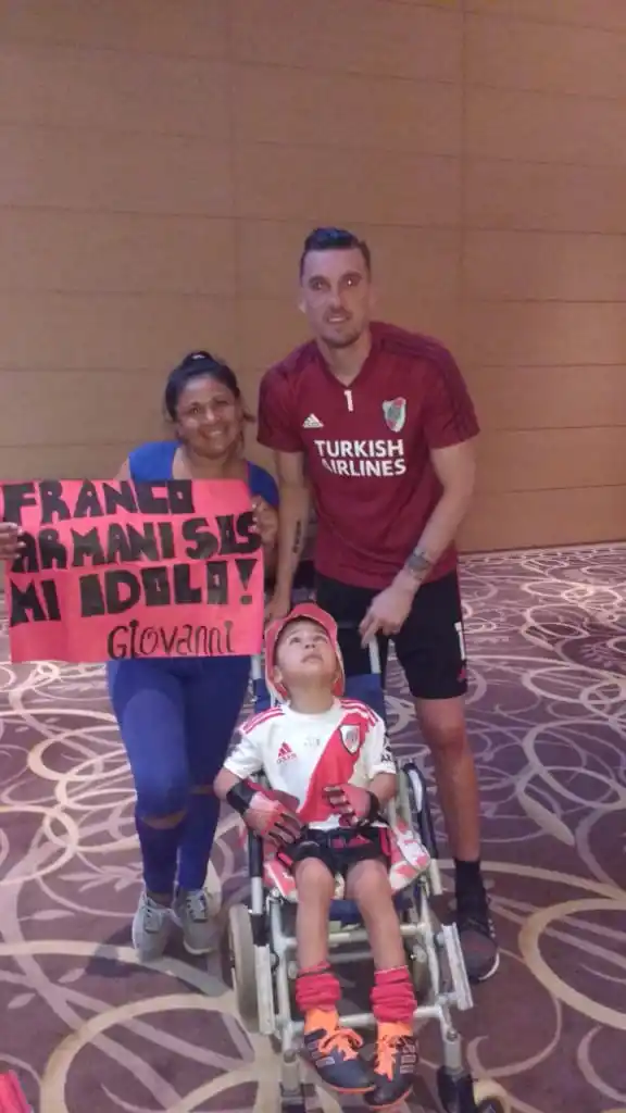 Giovanni cumplió su sueño y conoció a Franco Armani, su ídolo de River