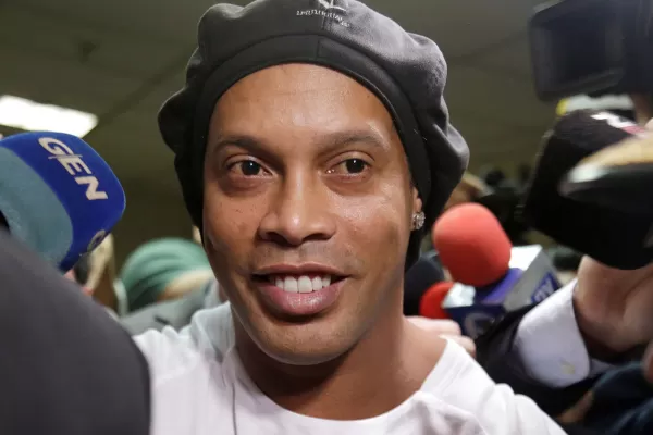 Ronaldinho anunció que dio positivo en coronavirus