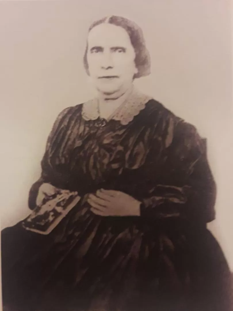 VENTURA SARAVIA. Esposa del gobernador santiagueño Juan Felipe Ibarra. Se encontraba en Tucumán en 1838, alojada en casa de sus parientes Mendilaharzu 