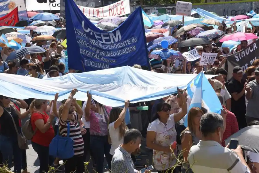 PROTESTA. Según la Policía, hubo unos 10.000 manifestantes en las calles. la gaceta / fotos de héctor peralta