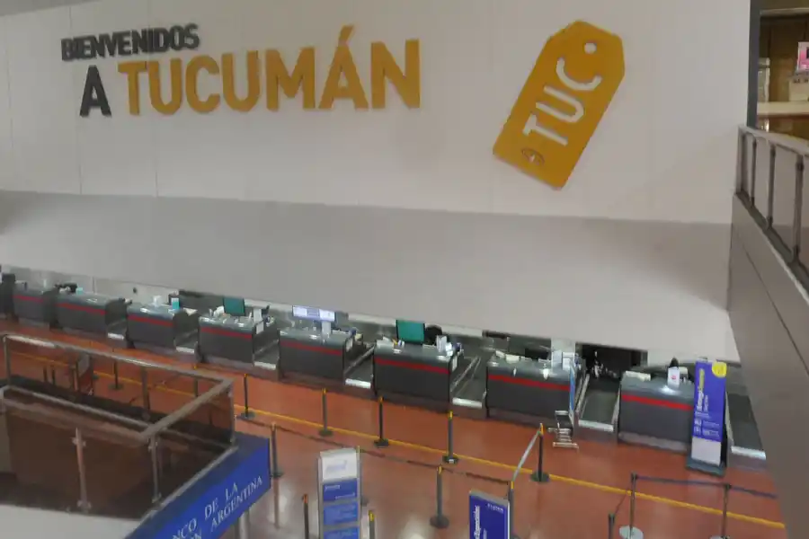 PARA DEMORAR EL INGRESO DE DELTA. Los controles en el aeropuerto Benjamín Matienzo serán permanentes, dijeron. ARCHIVO LA GACETA 