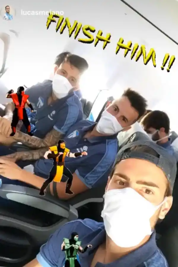 No quieren saber nada con el coronavirus: los jugadores de Atlético viajaron con barbijos