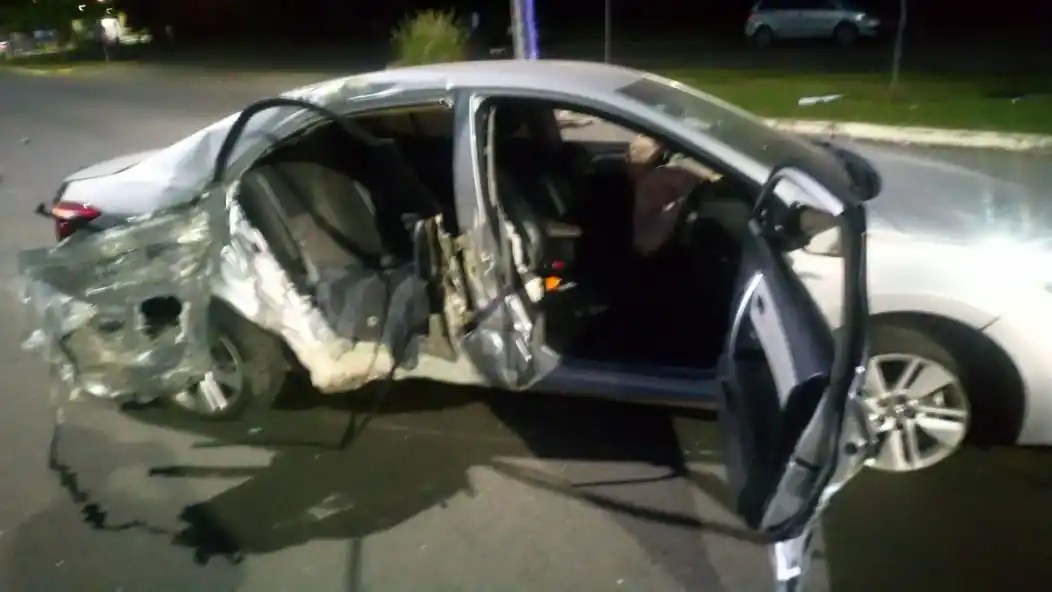 Un camionero chocó a un auto en Yerba Buena y huyó del lugar