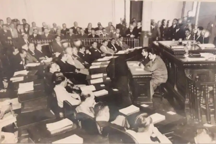 MAYOR CARLOS DOMINGUEZ. El primer mandatario peronista, fotografiado meses antes de la elección que lo consagró. 