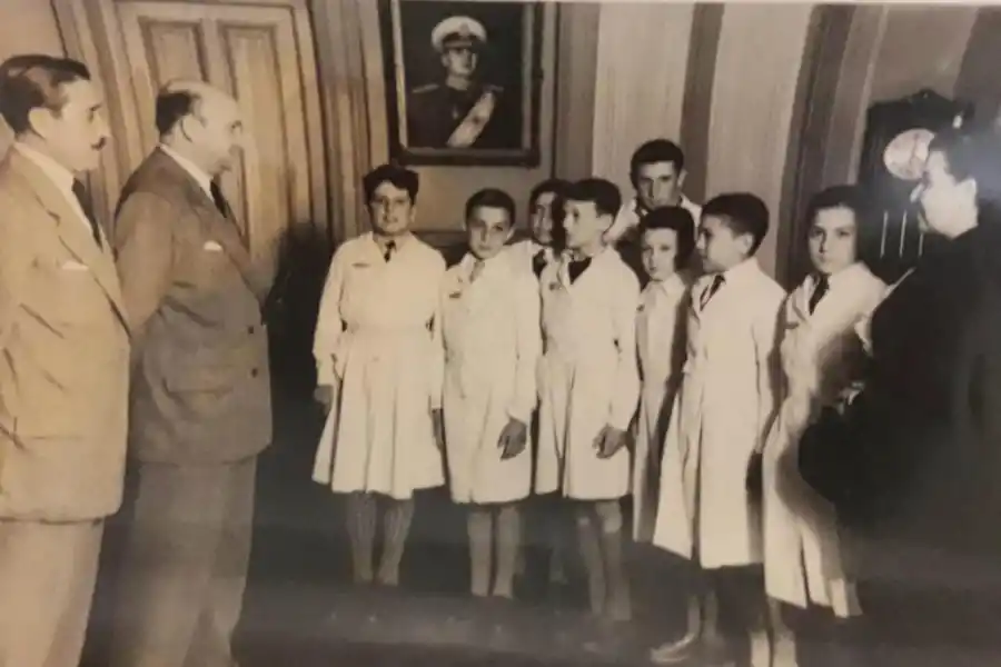 ESTRECHOS COLABORADORES. Desde la izquierda, Alfredo David Maxud, Nerio Rodríguez y Alberto Navarro con el mayor Carlos Domínguez.