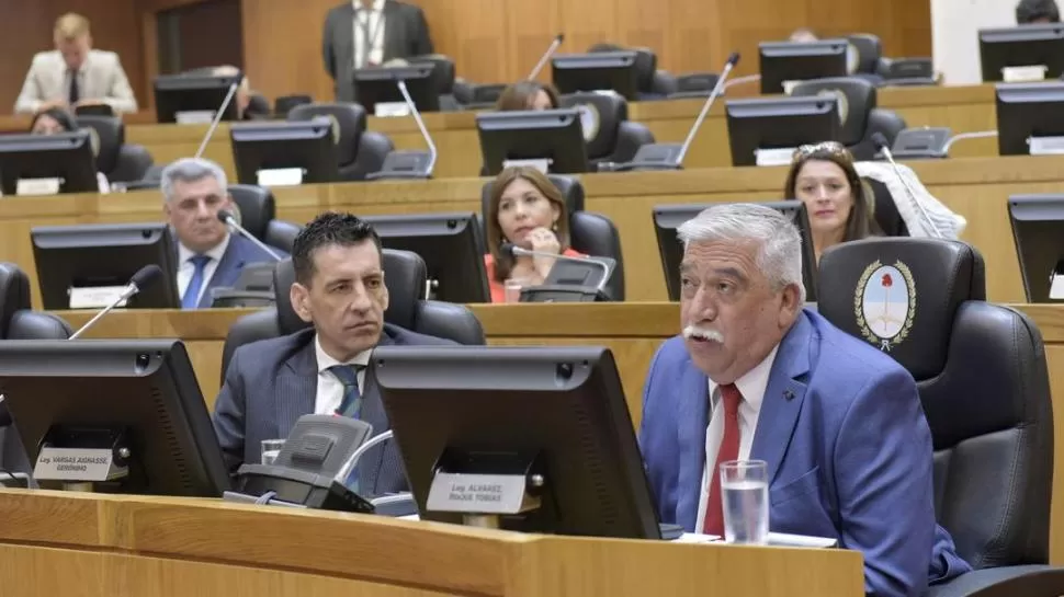 BLOQUE OFICIAL. Álvarez hace uso de la palabra en la última sesión de 2019. prensa legislatura