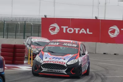 Automovilismo: una despedida con mucha lucha