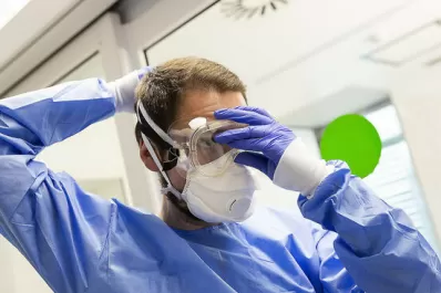 Estamos desbordados, un médico tucumano atiende a pacientes con coronavirus en Barcelona