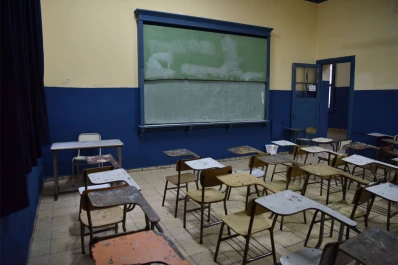 Fronteras cerradas, escuelas abiertas pero sin alumnos y fútbol sin público
