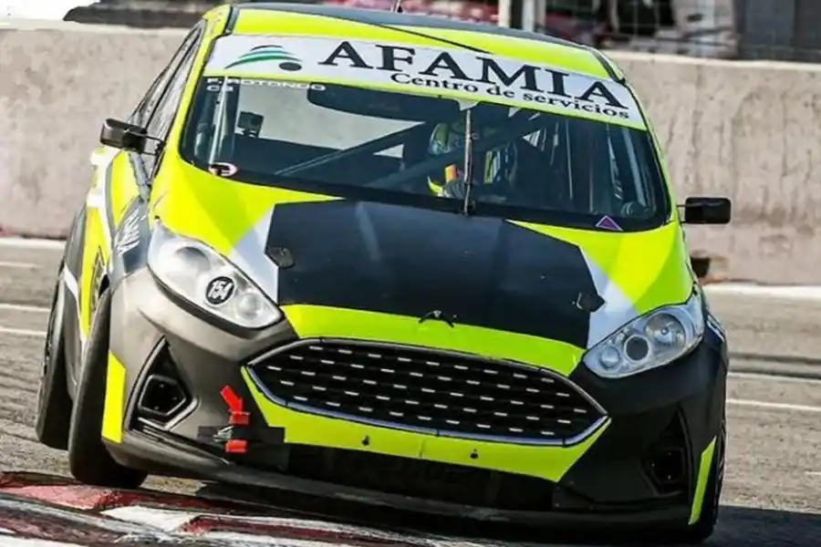  NO PUDO SER. El Ford de Facundo Rotondo perdió rendimiento al final. 