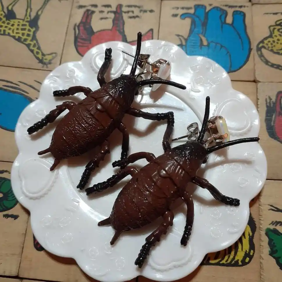 INSECTOS. Algunos diseños asustan por su realismo.  