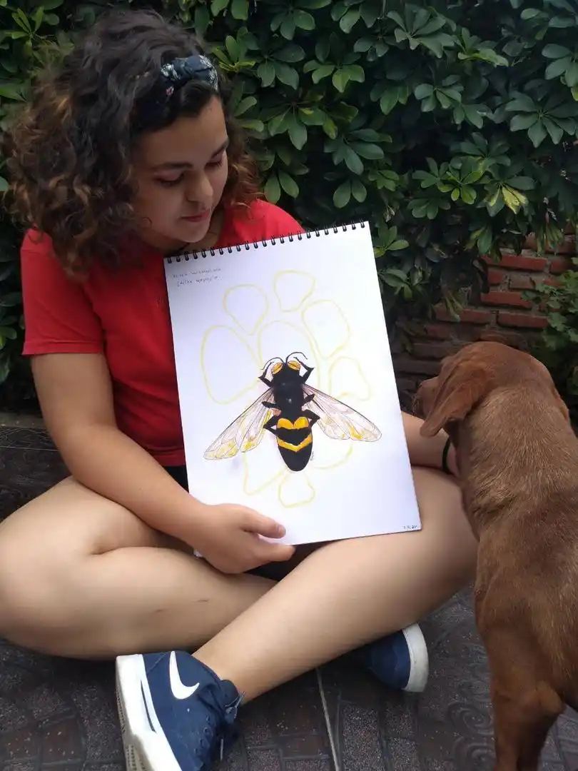 CUADERNOS. Aguaisol muestra uno de sus dibujos.