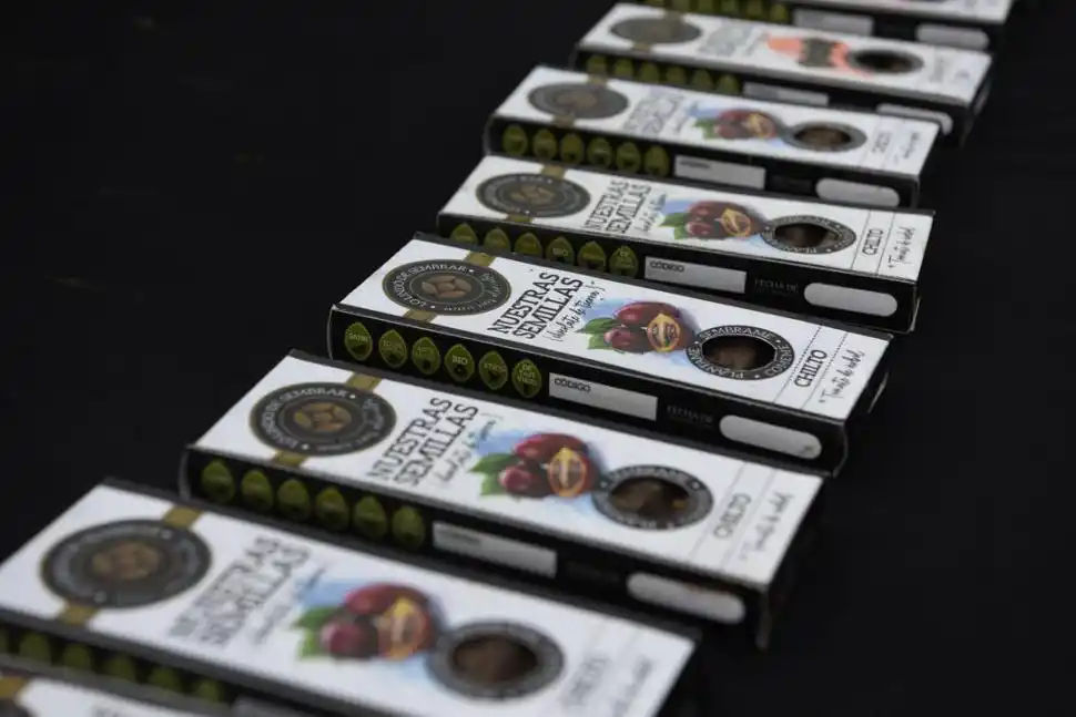  PLANTAME Y COMEME. El diseño del empaque hace que las semillas parezcan una tableta de chocolate.