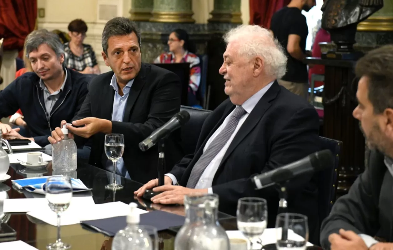 Sergio Massa y Ginés González encabezaron una reunión con todos los jefes de bloques de Diputados. Foto tomada de Twitter/@SergioMassa.