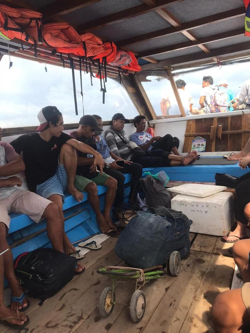 REPLETO. Un bote precario permitió que las tucumanas huyeran de las islas.  gentileza milagros noriega