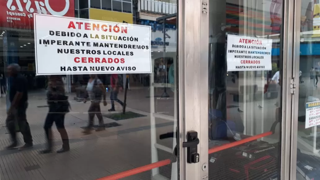 Varios locales del microcentro optaron hoy por cerrar sus puertas debido al coronavirus